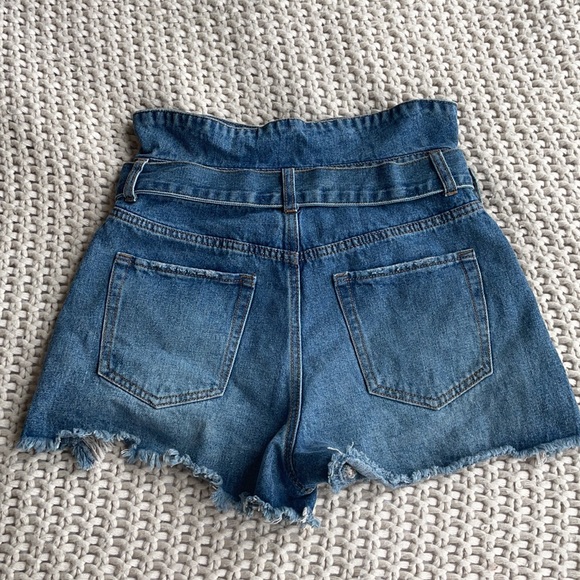 size 27 Forever 21 Denim shorts with belt - Picture 2 of 2